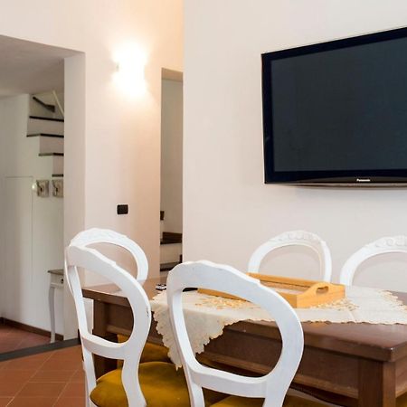 Casa Vacanze Tra Le Mura Леванто Екстериор снимка
