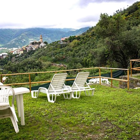 Casa Vacanze Tra Le Mura Леванто Екстериор снимка