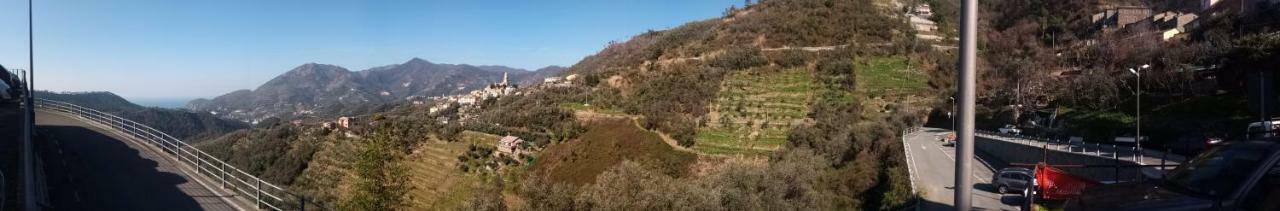 Casa Vacanze Tra Le Mura Леванто Екстериор снимка
