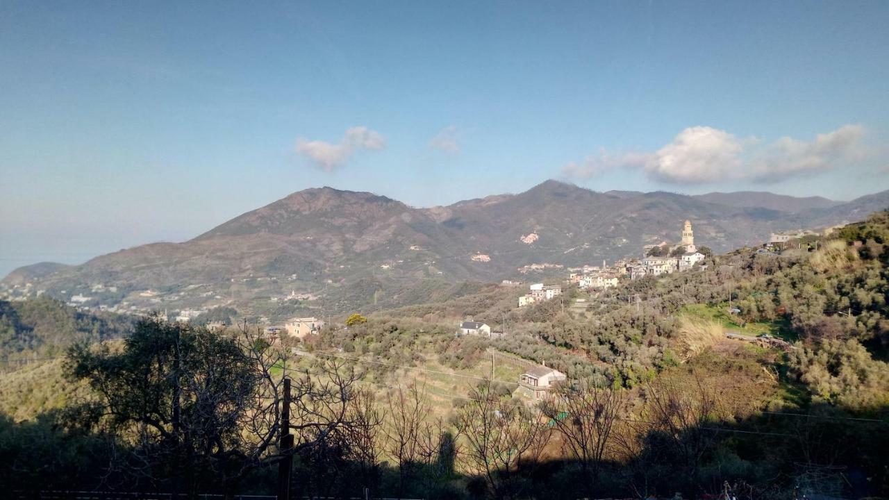 Casa Vacanze Tra Le Mura Леванто Екстериор снимка