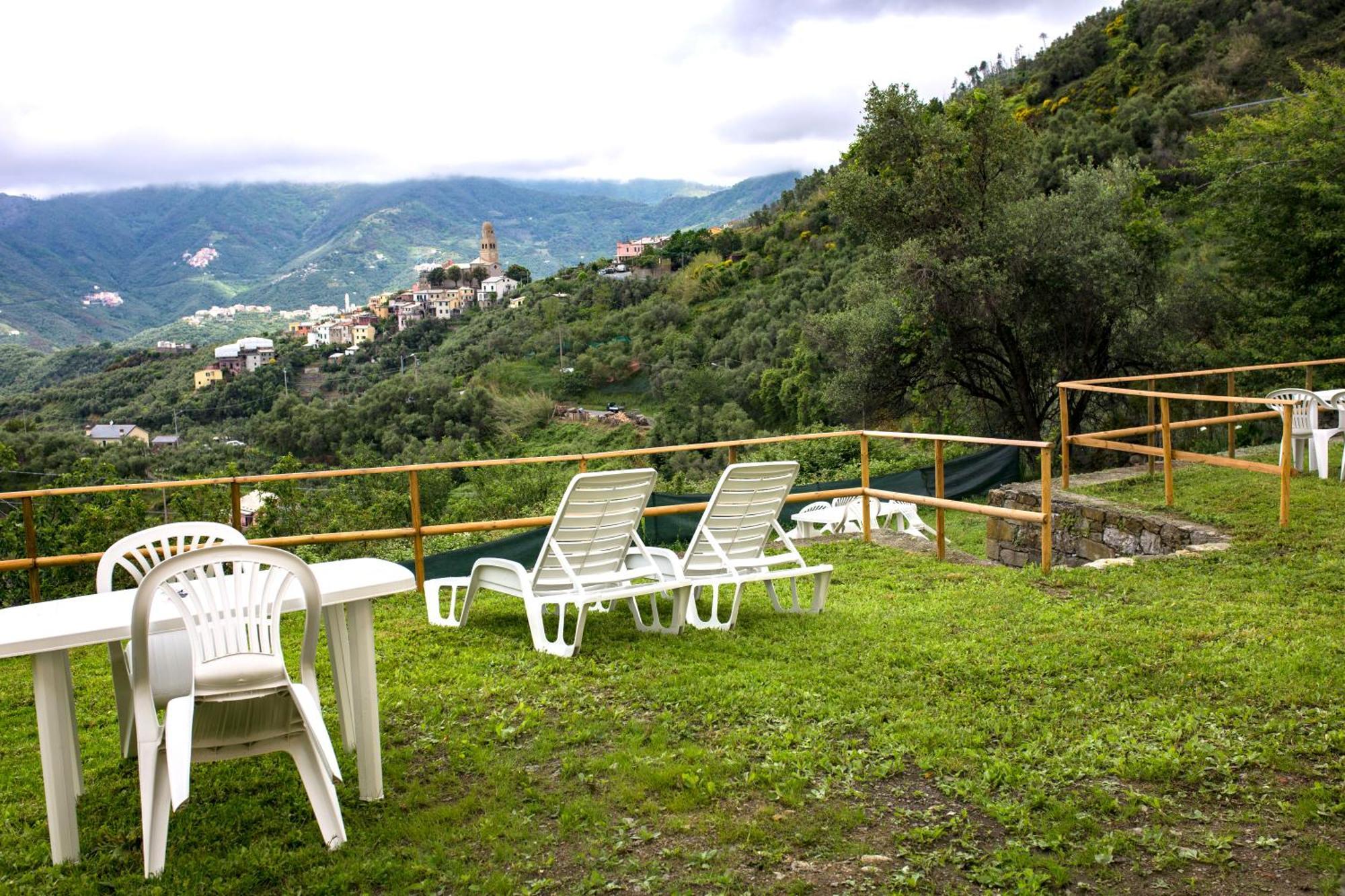 Casa Vacanze Tra Le Mura Леванто Екстериор снимка